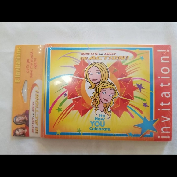 VTG MARY KATE & ASHLEY IN ACTION TABLE CLOTH AND WITH 2003 3XPACKS(24 COUNT) - Picture 2 of 9